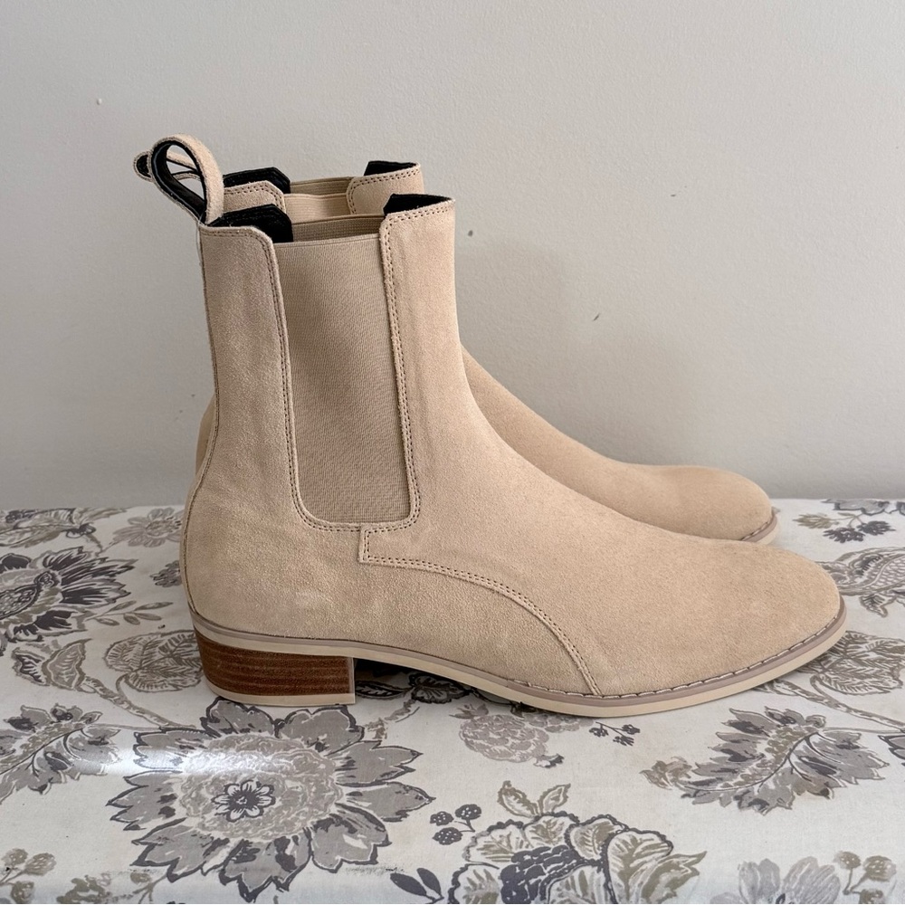 NWOT Stylish Tan  Suede Chelsea Boots for Men